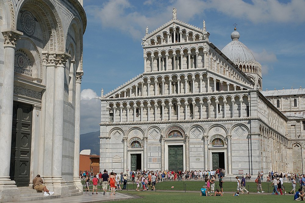 Pisa, Baptisterium und Dom.JPG